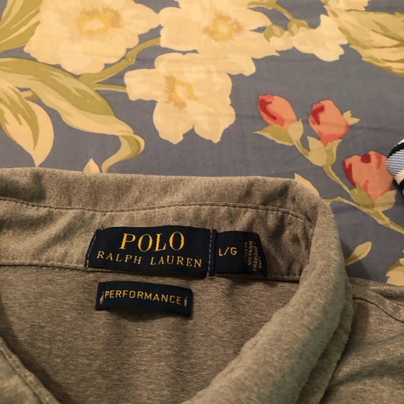 Ralph Lauren Polo’s gently used. Very nice in light blue with dark blue and gray - Picture 6 of 6